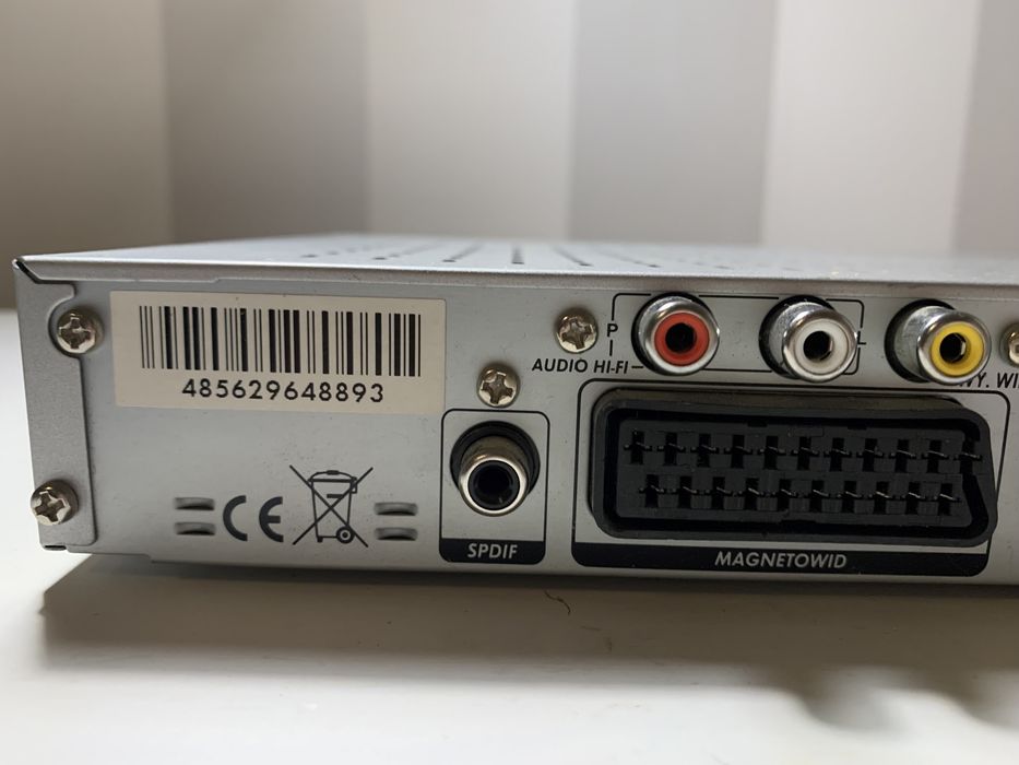 Dekoder Satelitarny Cyfra + Strong 6880 z kablami