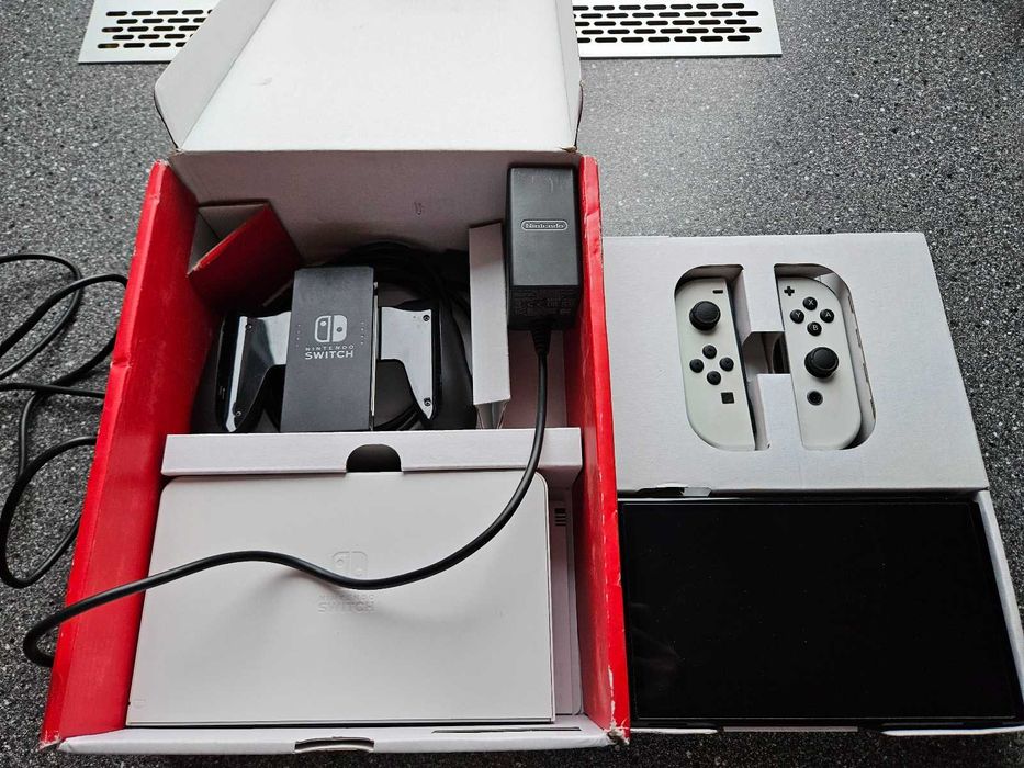 Nintendo Switch Oled wersja biała komplet z grami