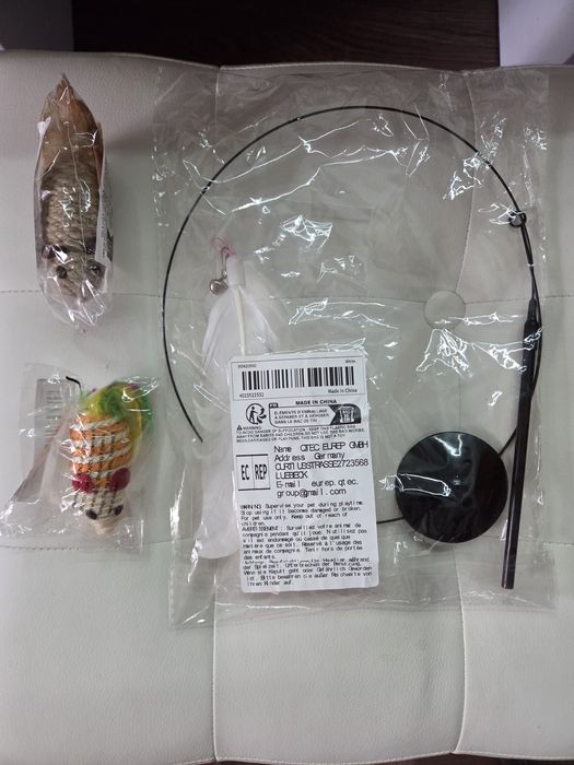 Іграшки для котів