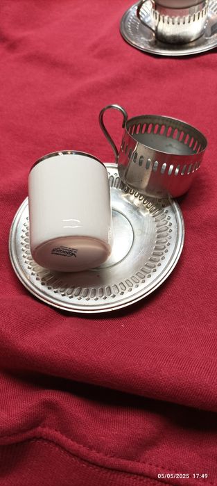 Ceramic coffee cups.64751011393921121