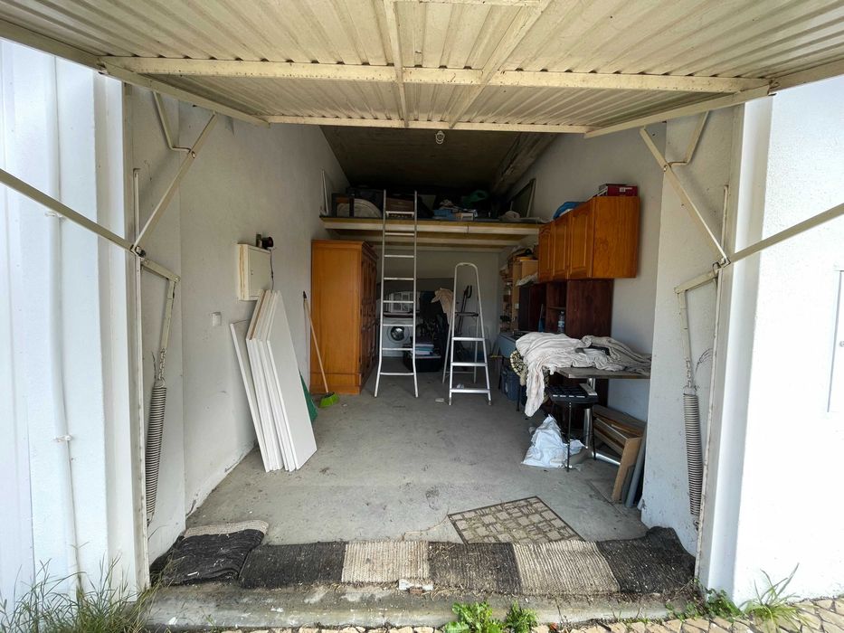 Garagem em muito bom estado e local priveligiado