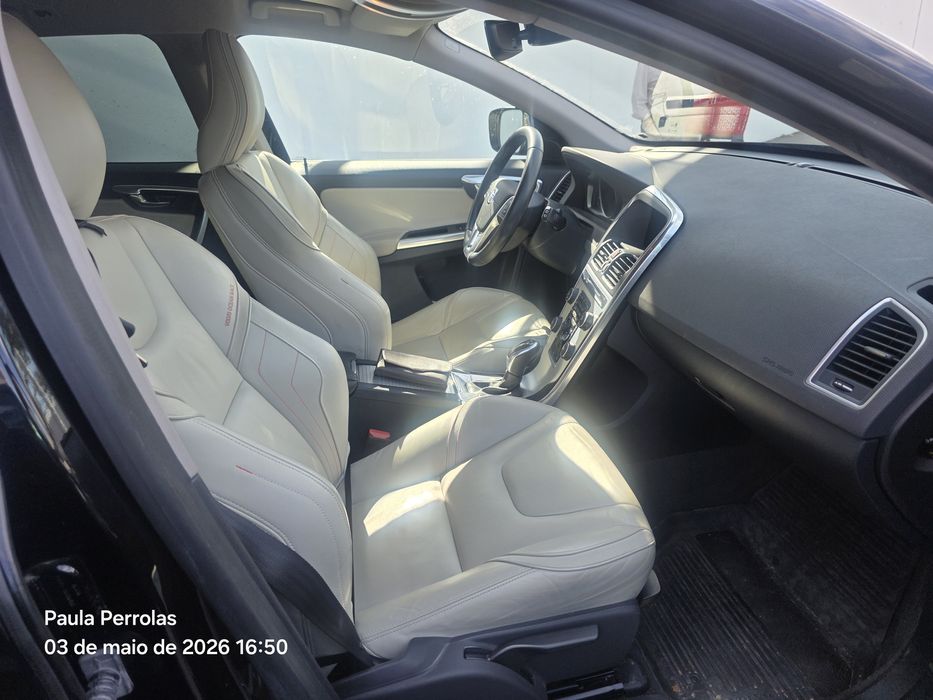 Volvo SUV XC 60 100%. Como novo e sem acidente algum. Muito estimado.56.400kms