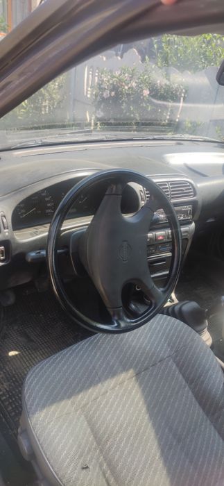 Автомобіль нісан дизель