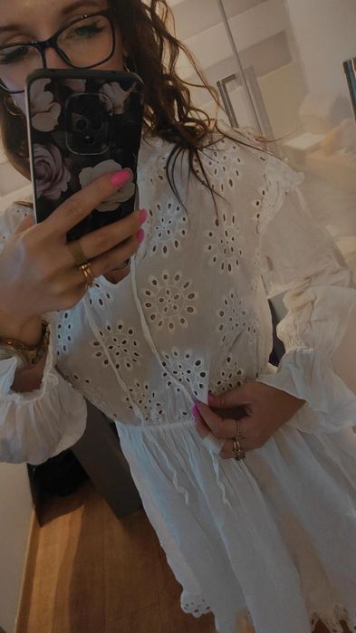 Biała sukienka ażurowa styl boho