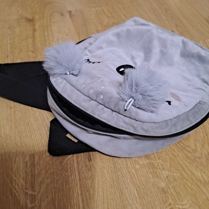 Plecak koala z pomponami szary Reserved