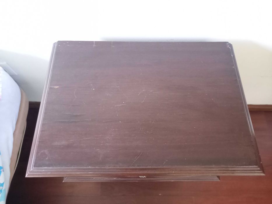 Mesa de cabeceira / cómoda antiga em madeira maciça