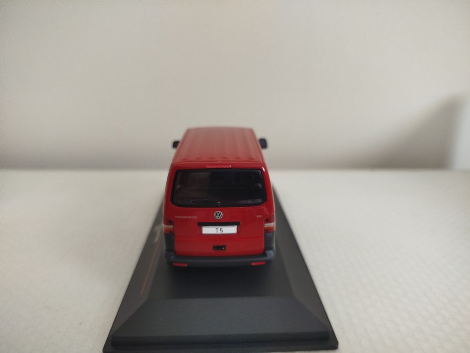 Miniatura Volkswagen T5 TDI 1/43 Nova