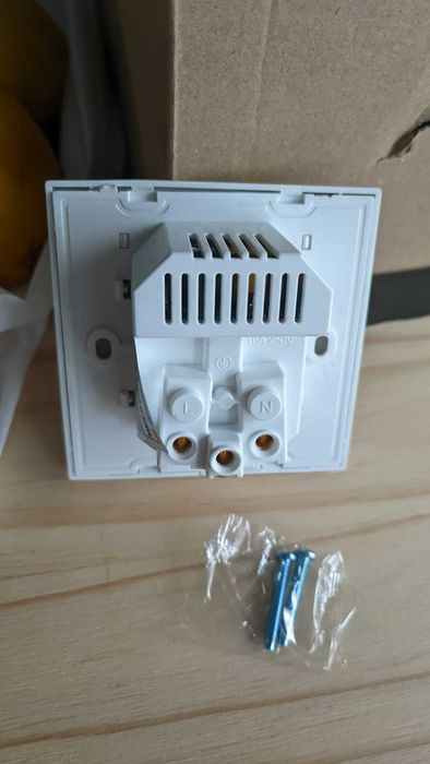 Tomada Embutida com 2 Portas USB 16A-250V