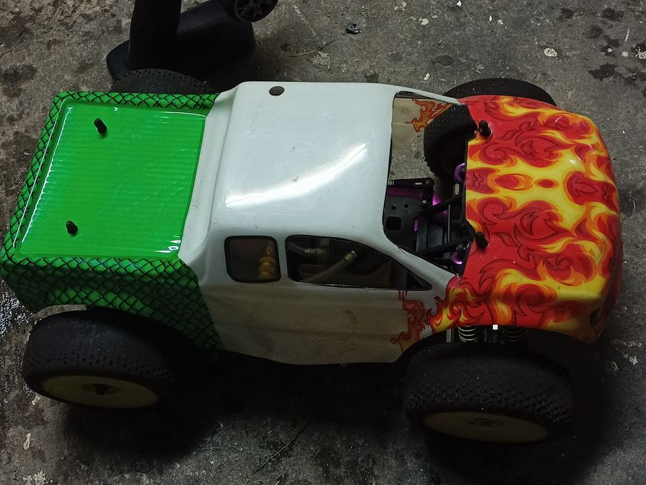 Model RC zdalnie sterowany spalinowy nitro 1/10 terenowy