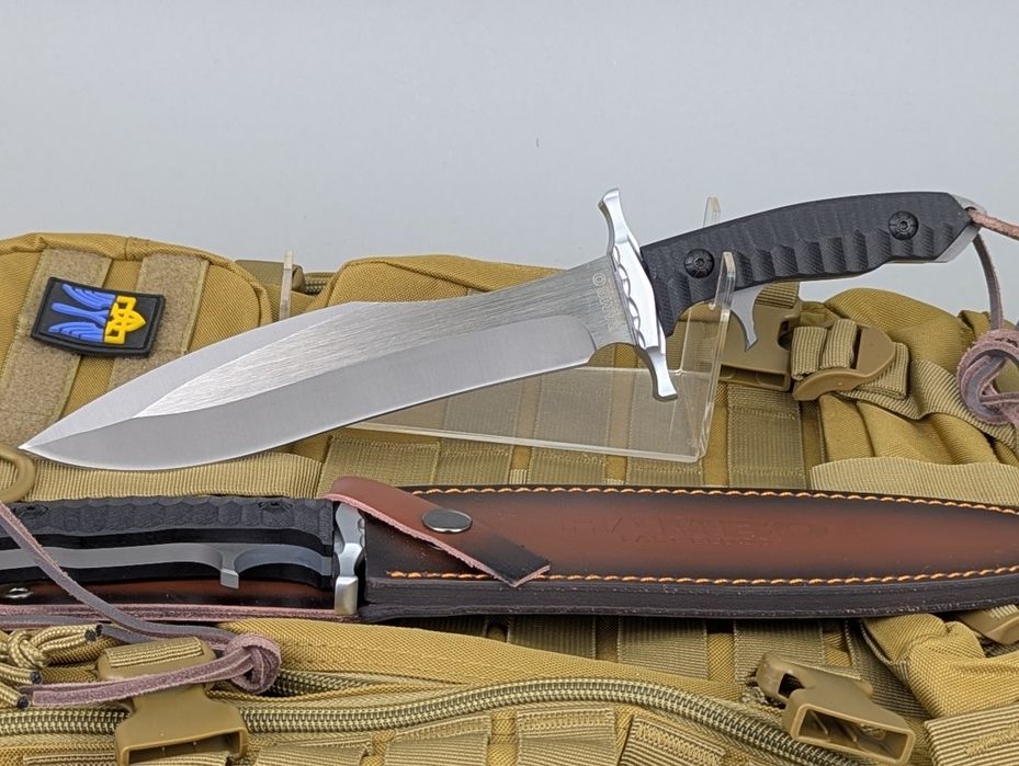 Великий тактичний ніж. Нож с кожаным чехлом.