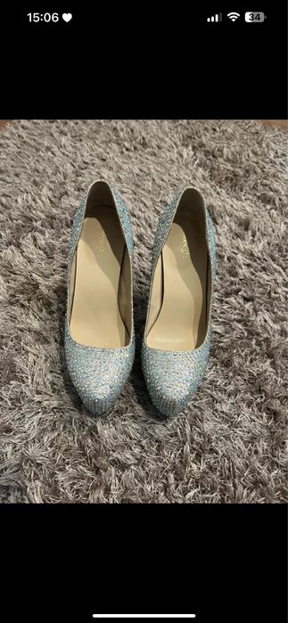 Sapatos de salto