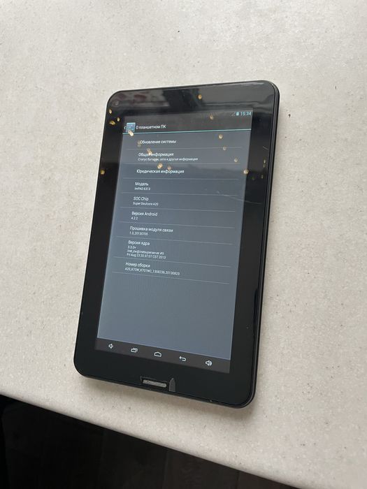 Планщет з цілим, не поцарапаним екраном