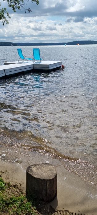 Domek nad jeziorem, Pluski, plaża pomost