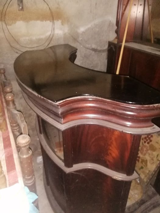 Bar de madeira de cerejeira