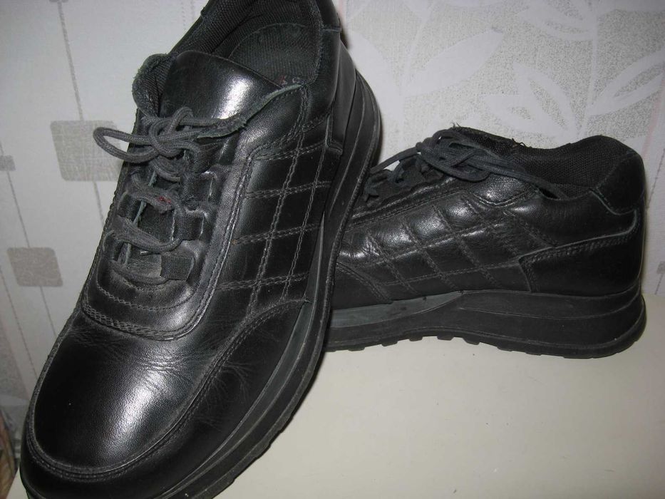 Кроссовки  кожаные теплые потрясающие мощные суперcтильные р44 ст 29см