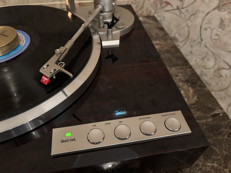 Програвач вінілу VictorQLY44