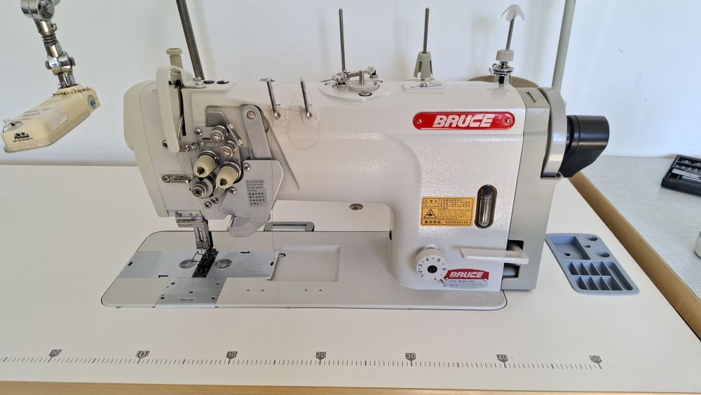 Швейна машина автомат Jack A4F, оверлок Jack C5F. Електронна петельна Juki LBH-1790 та закріпочна. Прямострочки Bruce з серводвигуном