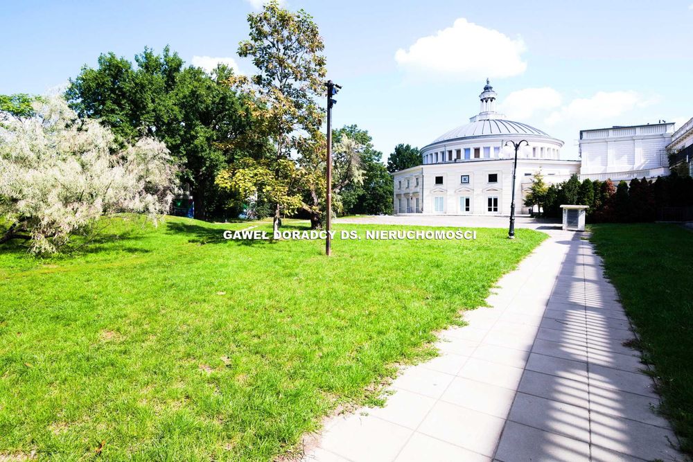 Mieszkanie przy Teatrze Komedia na Żoliborzu.