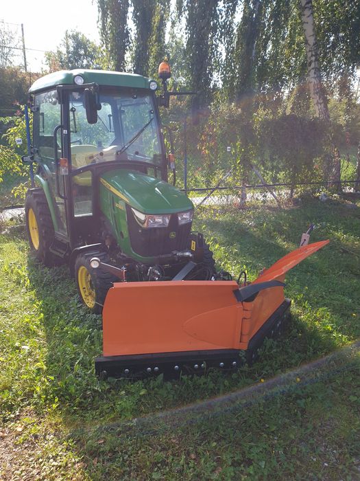 John Deere 3038E - stan: jak nowy