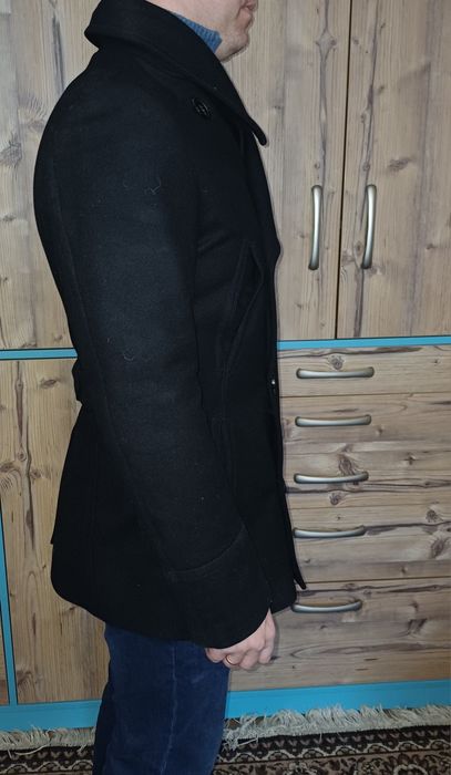 Мужское шерстяное укороченное польто,размер М,чёрного цвета