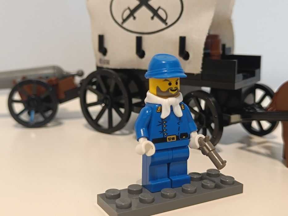 Lego Western 6716 Weapons Wagon.
