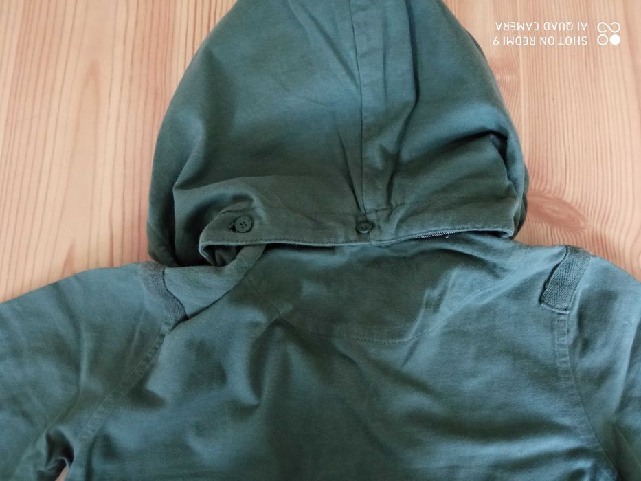 bluzka Okaidi z kołnierzykiem i kapturem, r.126cm