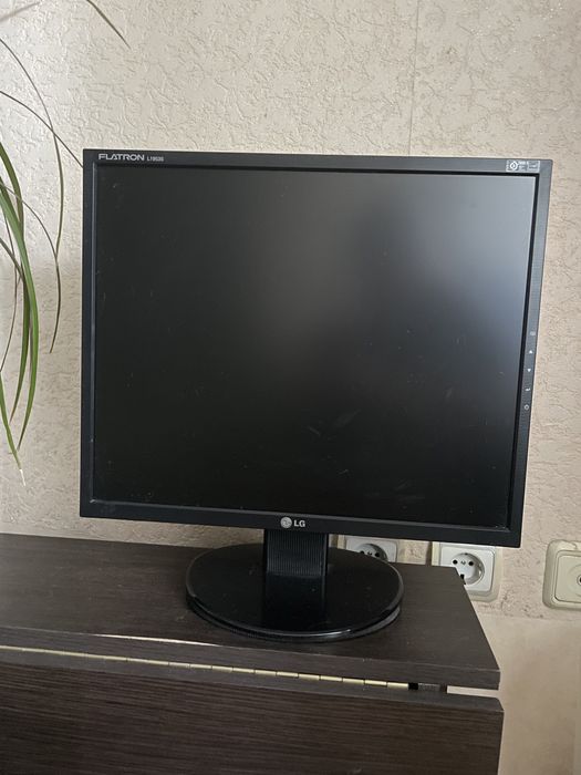 Продам компʼютерний монітор!