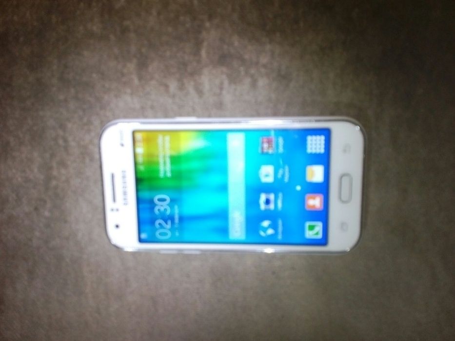 смартфон Samsung j1 белый