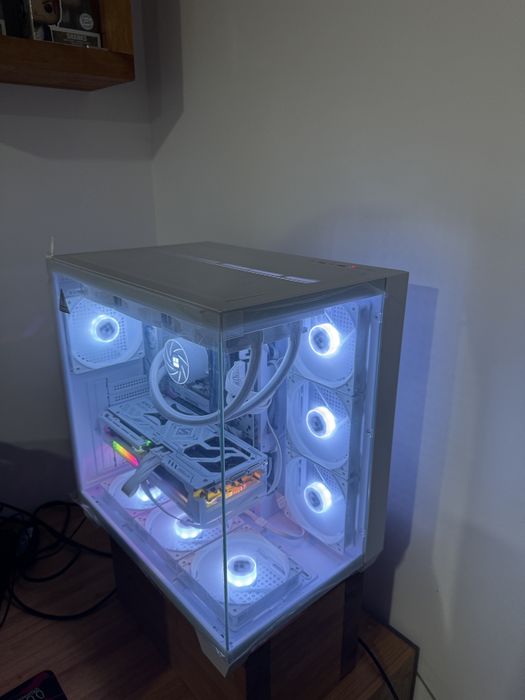 PC GAMING HIGH-END – AM5 | RX 9070 XT | RYZEN 7 7800X3D