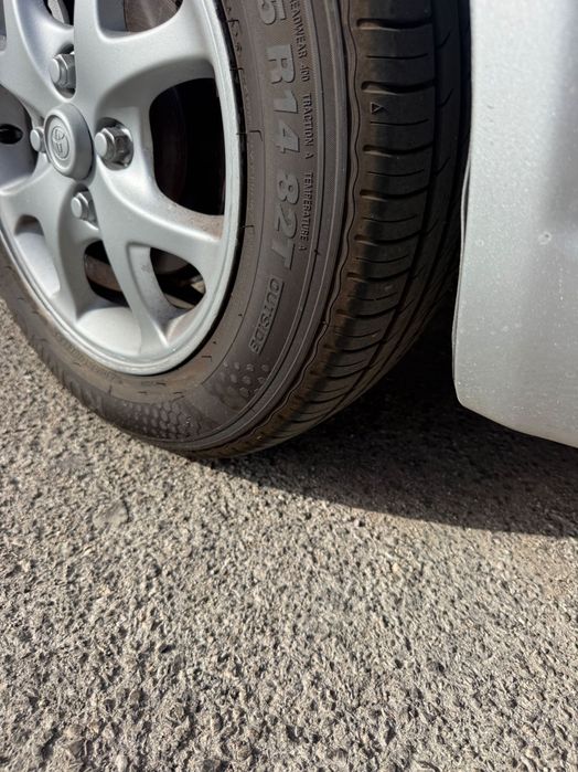 Toyota Yaris 1.0  - Estimado - 124 mil klms - Revisao - Pneus novos - Pintura nova