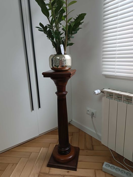 Drewniany kwietnik postument,stary w super stanie.