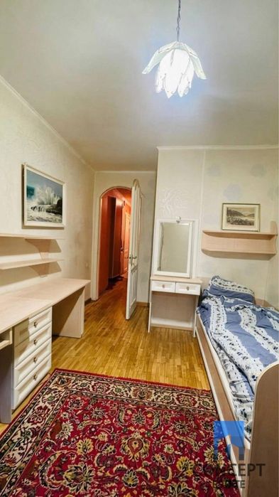 Продам большую 3 комн. квартиру 61 м2 ул.Независимости (Титова)