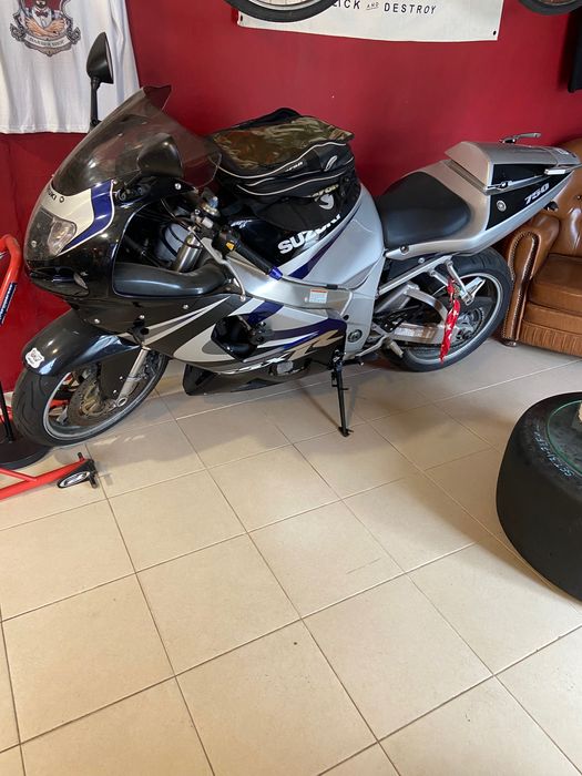 GSXR750R vem o tempo bom aí está uma oportunidade de dar umas voltas
