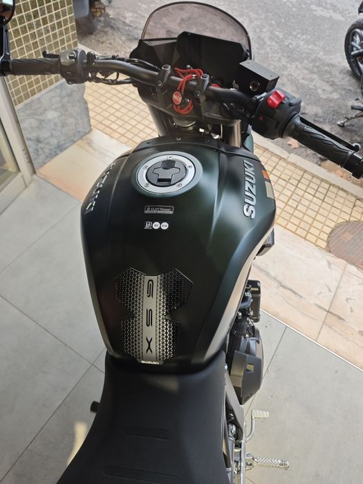 Suzuki GSX- 8tt verde