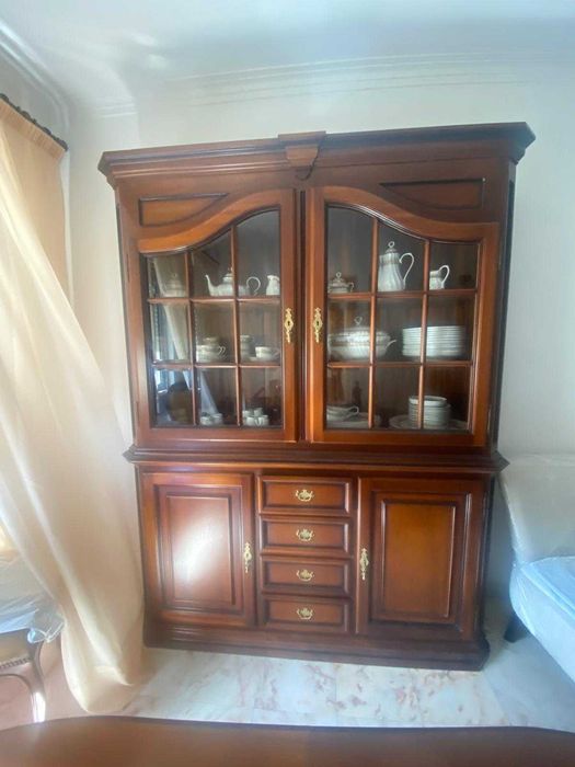 Movel com vitrine madeira maciça, a vitrine é separável