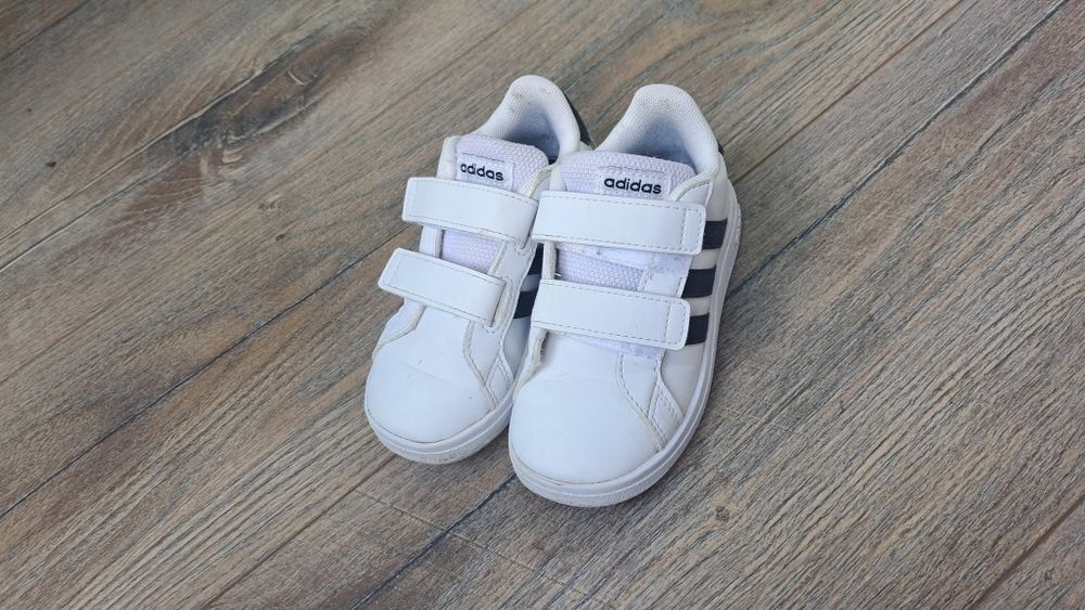 Кросівки оригінальні adidas