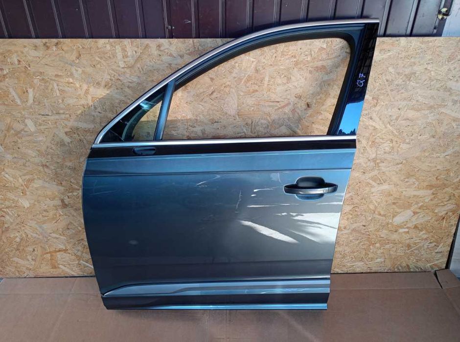 Двері Audi Q7 4M передні або задні праві ліві разборка