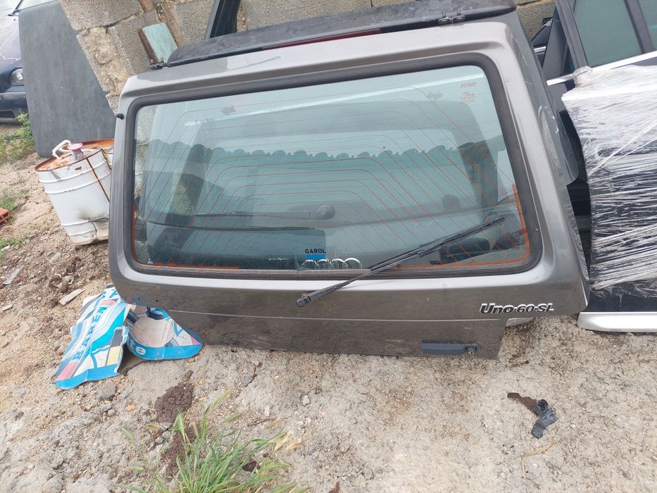 Tampa da mala fiat uno mk1