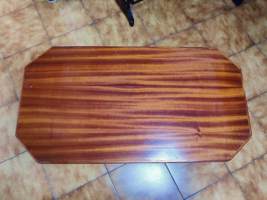 .mesa  de sala pequena  em madeira