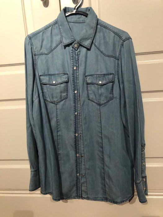 1  peça  denim camisa  muito bonita marca PEDRO DEL HIERRO  S