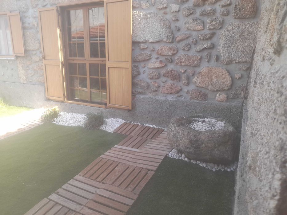 Vende se Quinta com moradia e jardim