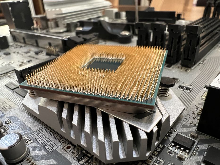 AMD Ryzen 5 2600 Box, AM4 + PC Cooler GI-UX4 Red