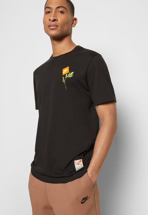 T-shirt czarny z logo Nike S