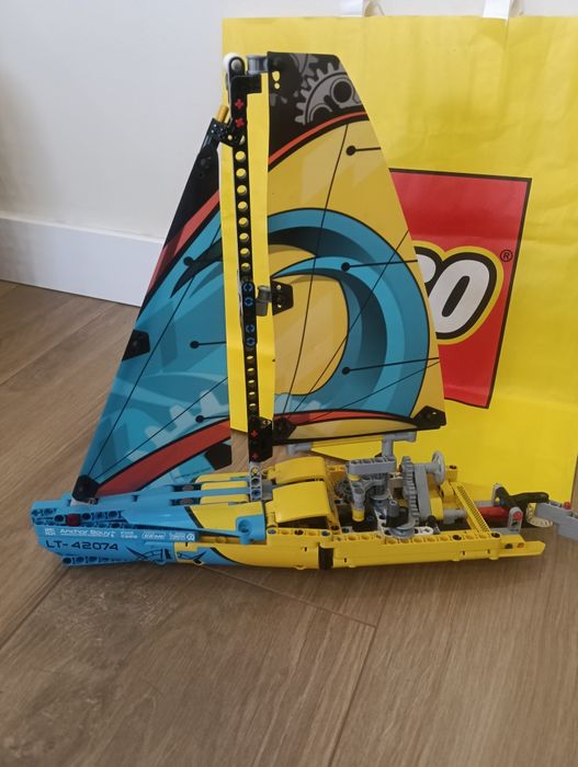 Lego Technic - Racing yatch 42074