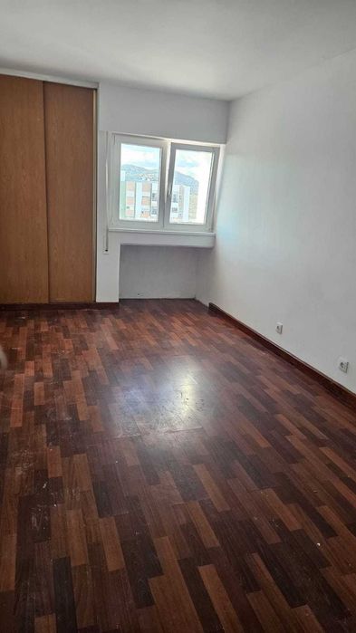 T4+1 Duplex 144 m2 Santo António dos Cavaleiros, Loures