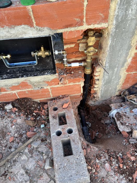 Plumber - Lisbon440621050742056960