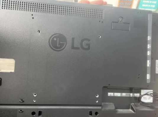 Monitor LG 32SE3B-B – 32 cale – stan bardzo dobry