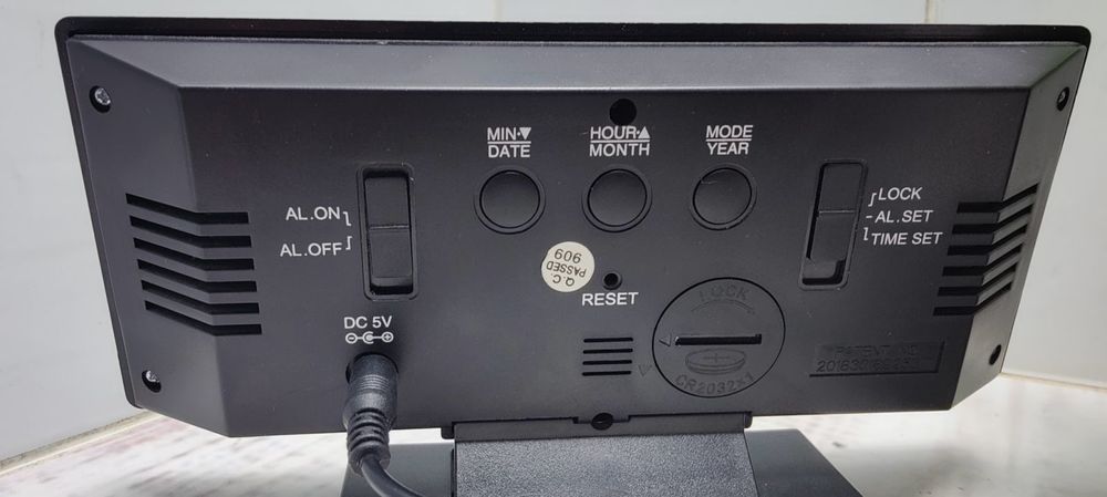 Настольные часы с LED индикацией