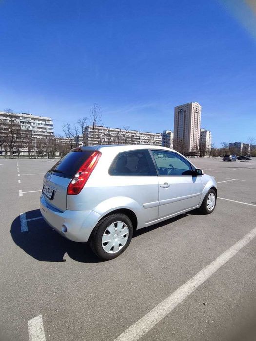 Продам автомобіль Ford Fiesta