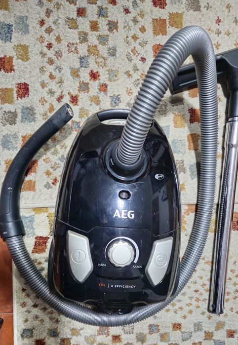 Vendo aspirador com Saco AEG VX4-1-EB Efficiency (80 ³